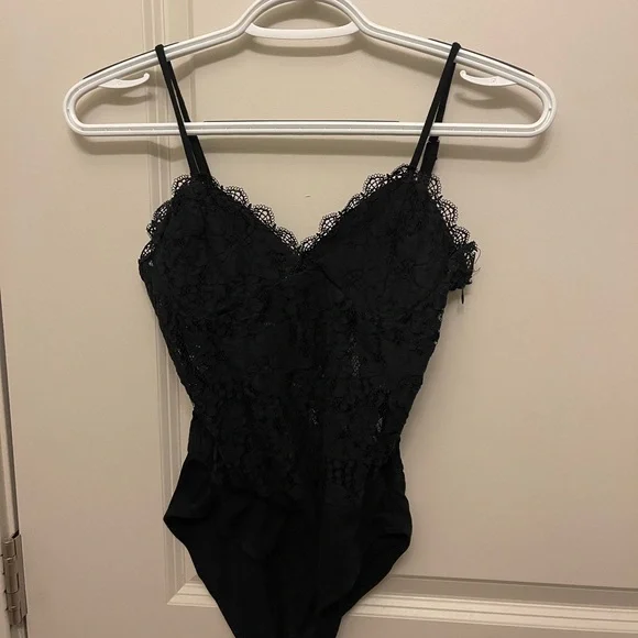 Black lace bodysuit forever 21 on sale